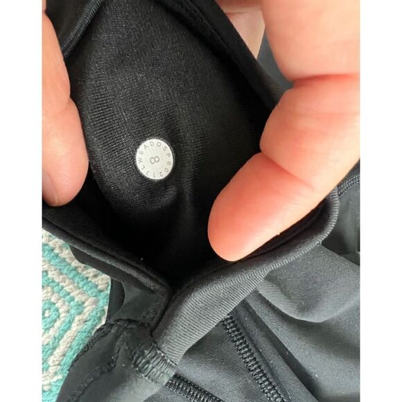LULULEMON ATHLETICA BLAK CROPPED LEGGINGS WITH LACE ON SIDES WOMEN’S SIZE 8 - Picture 6 of 6